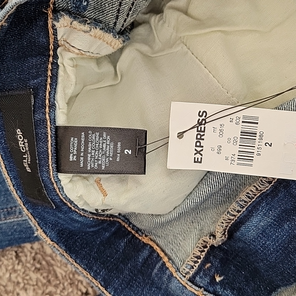 Women's Express Bell Crop High Rise - Picture 10 of 10